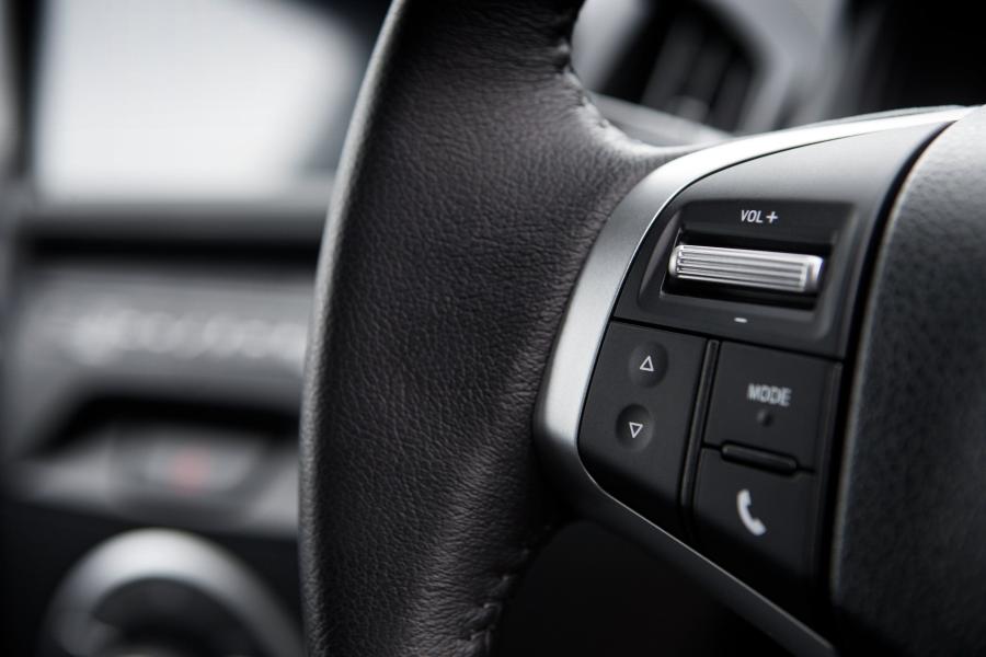 Детали интерьера Isuzu D-Max Blade Double Cab 2017 года  (UK) (фото 33 из 52)